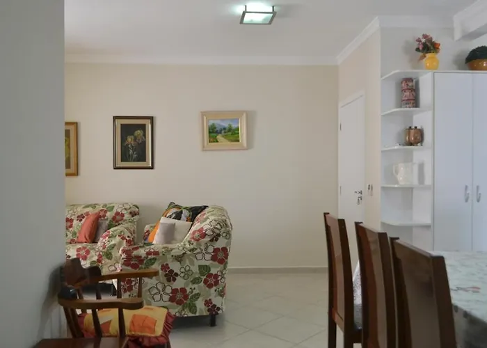 Aluga-se Apto 2 Quartos, sendo 1 suíte, 3 Ar cond. Mobília completa - Praia Grande Ubatuba/SP